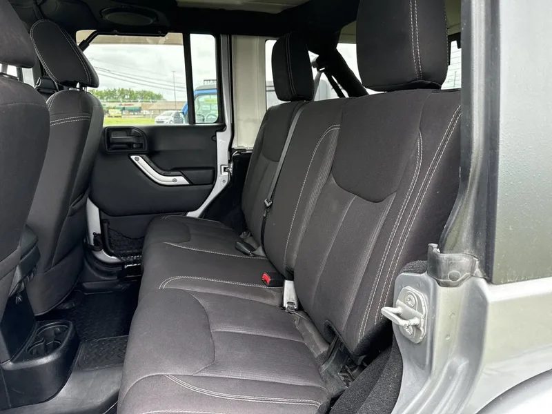 2014 Jeep Wrangler Unlimited Sahara, photo 19