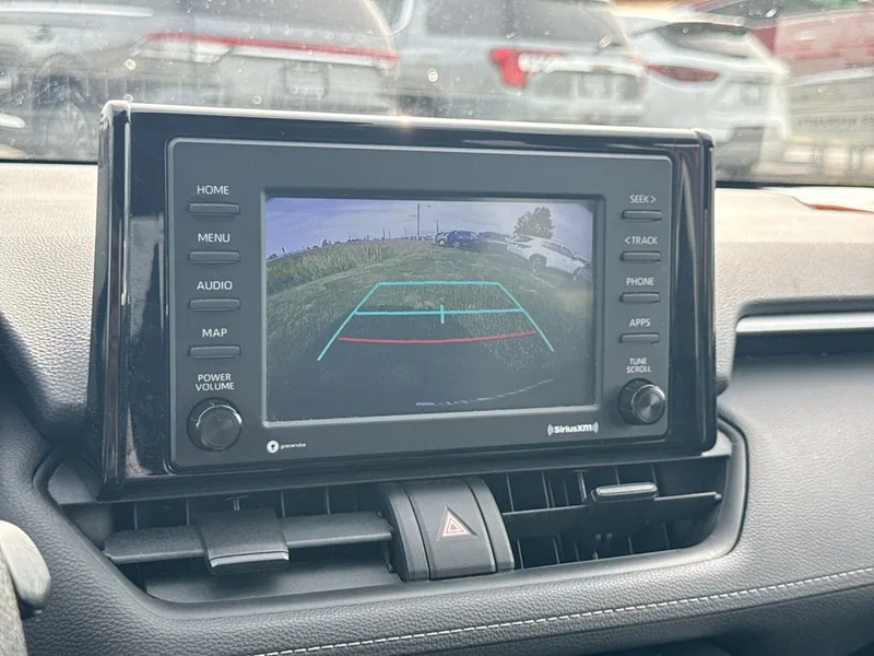 2021 Toyota RAV4 LE, photo 28