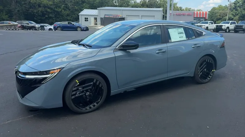 2027 Nissan Sentra SR, photo 3
