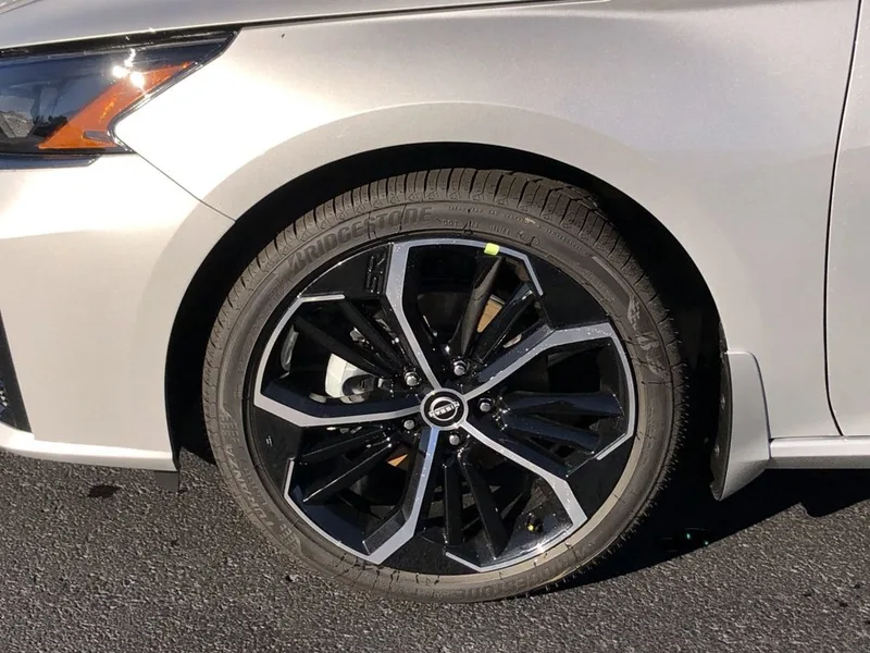 2025 Nissan Altima SR, photo 10
